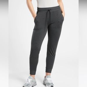 Athleta uptempo jogger